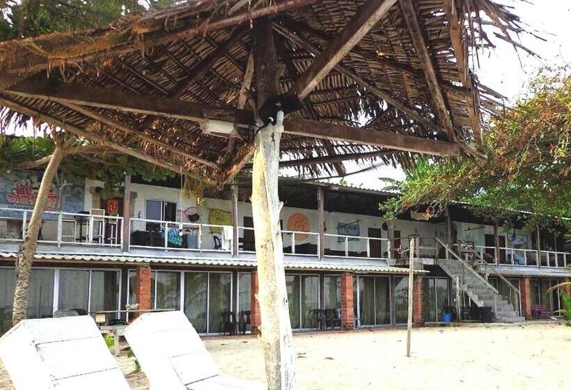Отель Oyo Home 90641 Naga Puri Beach Retreat