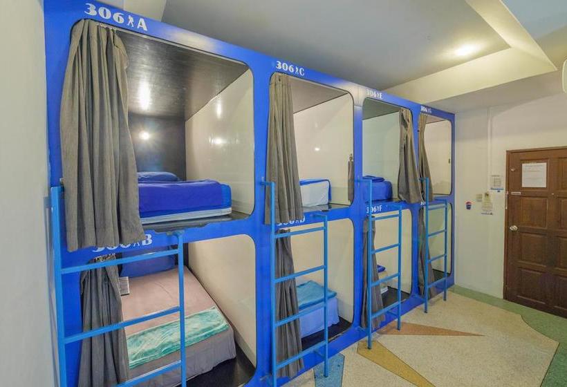 הוסטל Hacienda Backpackers