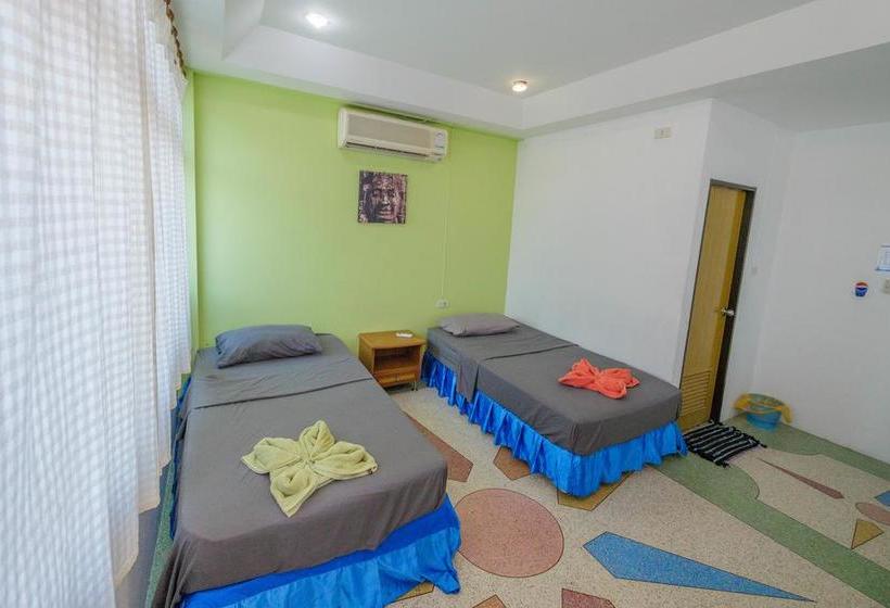 הוסטל Hacienda Backpackers