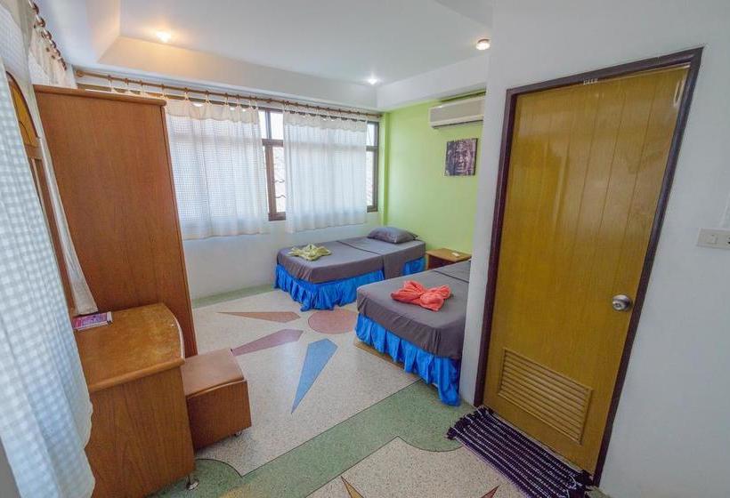 הוסטל Hacienda Backpackers