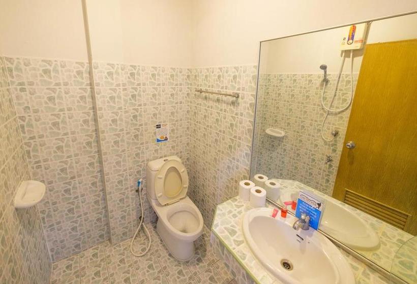 הוסטל Hacienda Backpackers