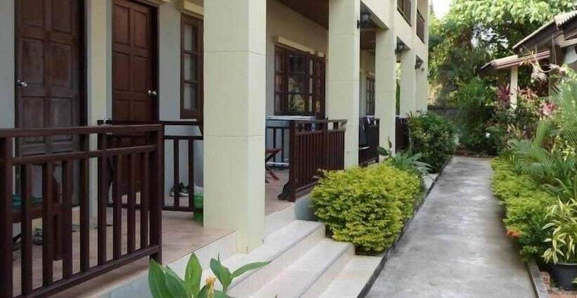 ホテル Buathong Place