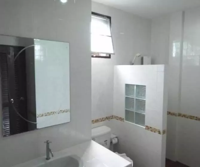 호텔 Buathong Place