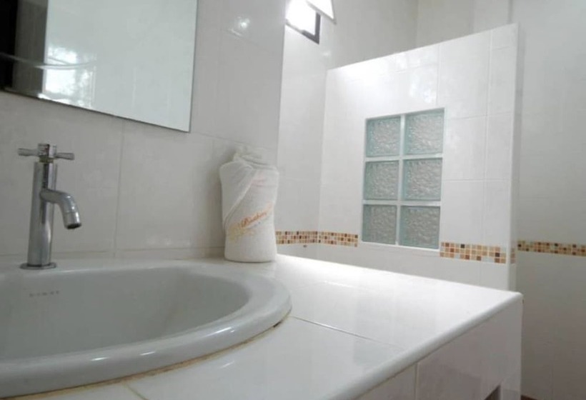 ホテル Buathong Place