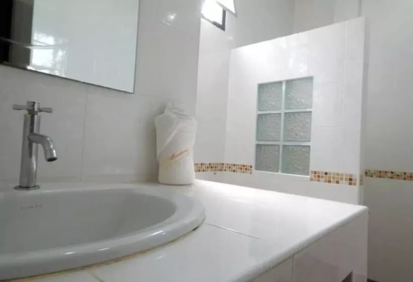 호텔 Buathong Place