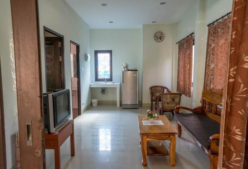 ホテル Buathong Place