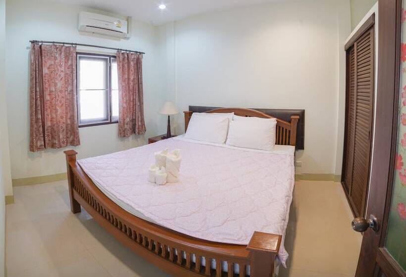 ホテル Buathong Place