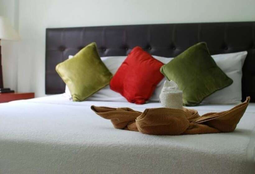 ホテル Buathong Place