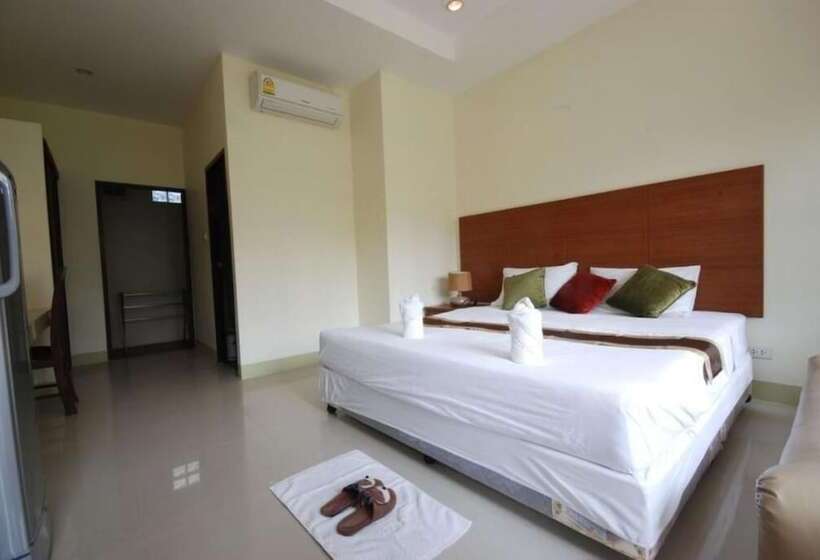 ホテル Buathong Place