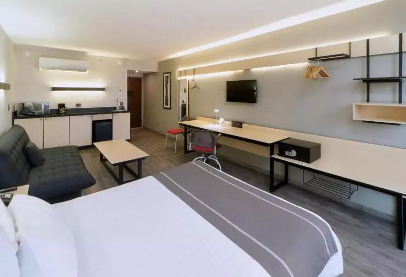 בית מלון כפרי City Express Plus By Marriott Monterrey Galerías