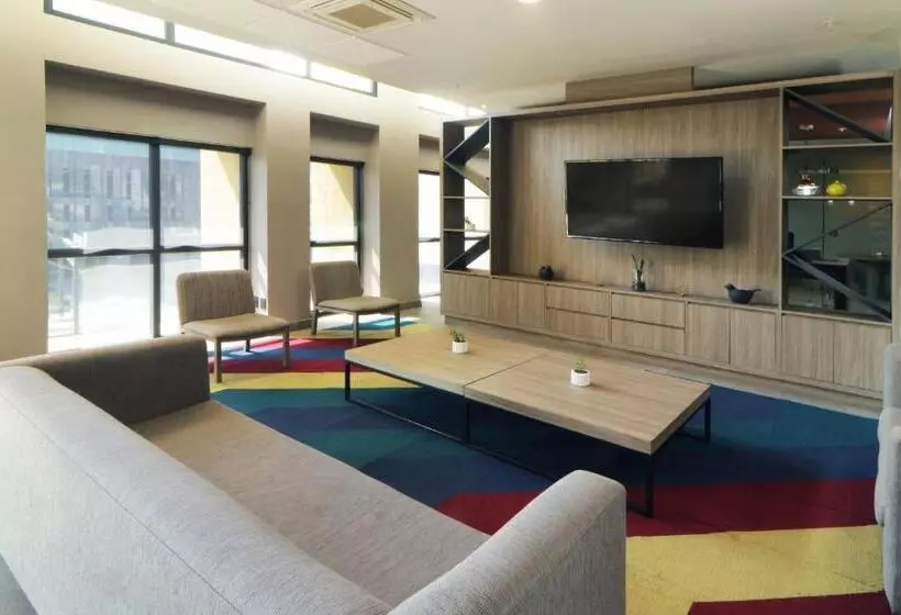 בית מלון כפרי City Express Plus By Marriott Monterrey Galerías