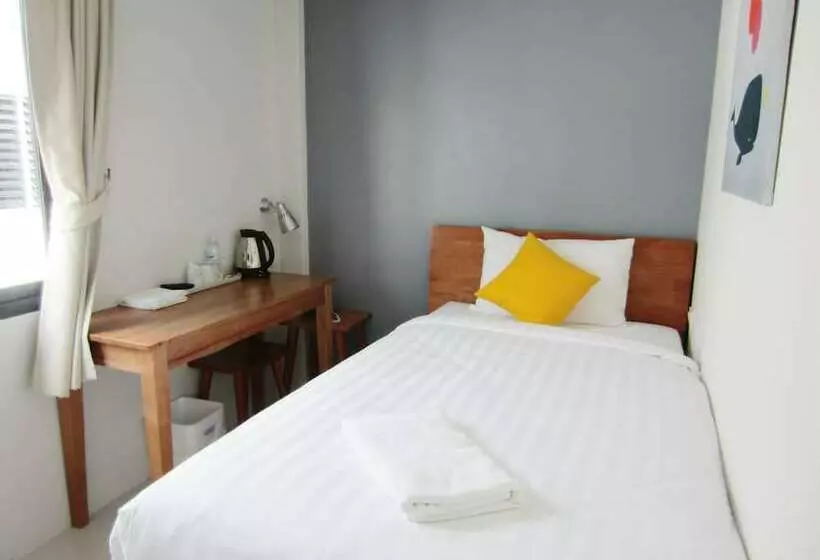 هتل Sleep Whale Express