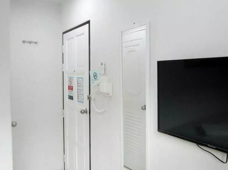 هتل Sleep Whale Express