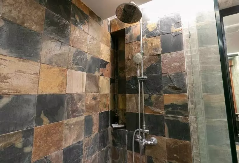 בית מלון כפרי Tharawalai Resort