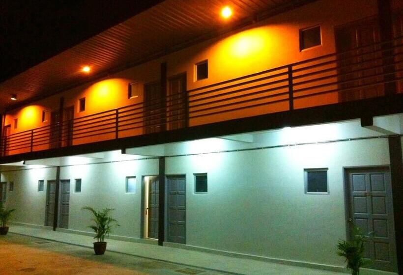 فندق على الطريق Desa Terrace