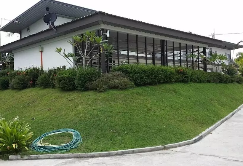 فندق على الطريق Desa Terrace