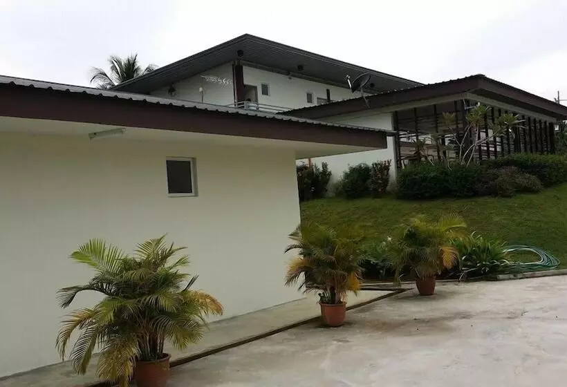 فندق على الطريق Desa Terrace