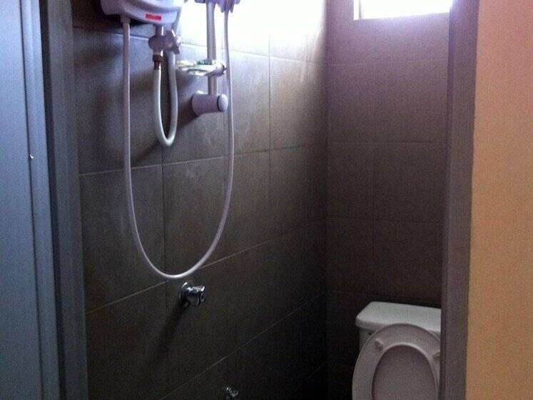 فندق على الطريق Desa Terrace