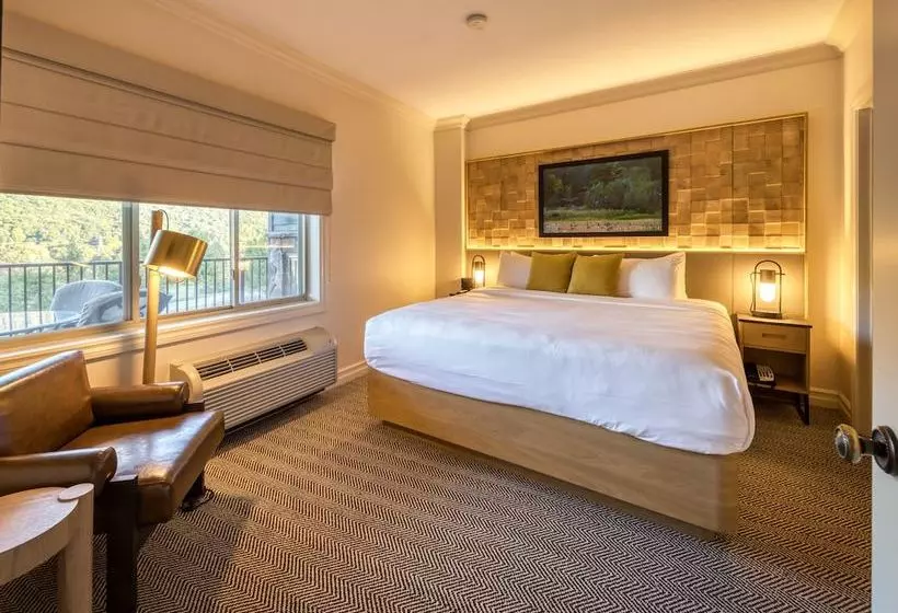 Курорт Grand Cascades Lodge