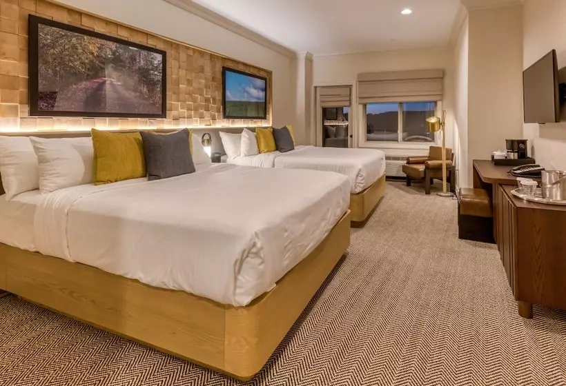 Курорт Grand Cascades Lodge