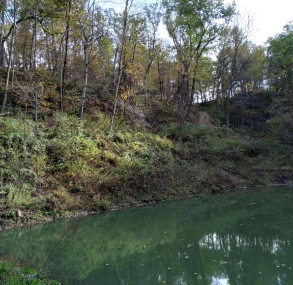 ペンション Emerald Little Lodge