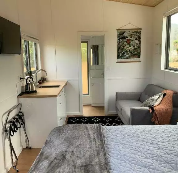 カプセルホテル Blackball Tinyhouses