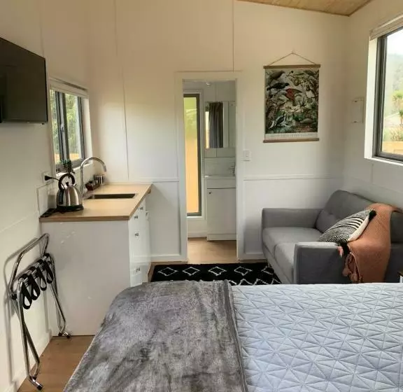 カプセルホテル Blackball Tinyhouses