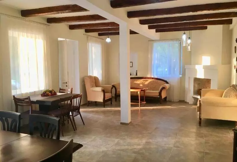 پانسیون Martv Elle Boutique Guesthouse