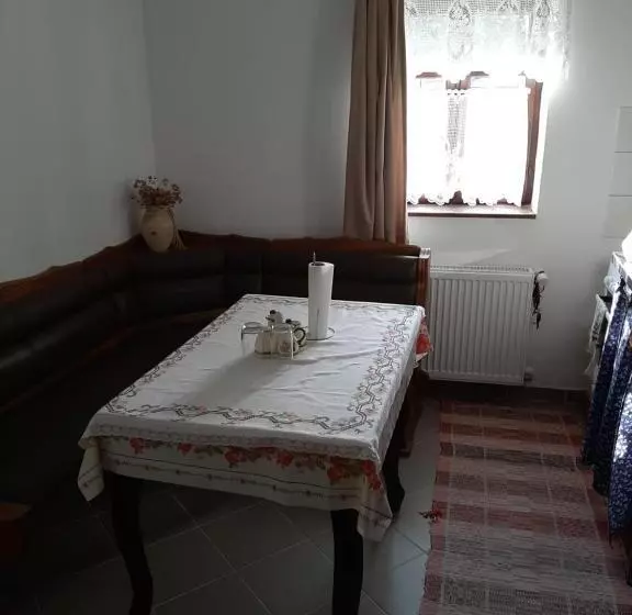 ペンション Bodrogparti Vendégház Sárazsadány