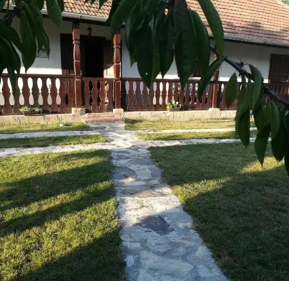 ペンション Bodrogparti Vendégház Sárazsadány