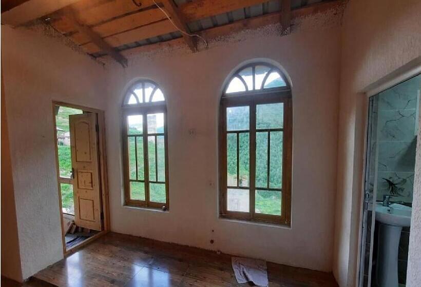 پانسیون Nino & Tarzan Guesthouse