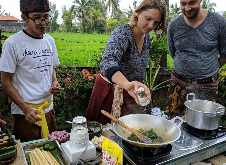 פנסיון Adhitya Dharma Guest House