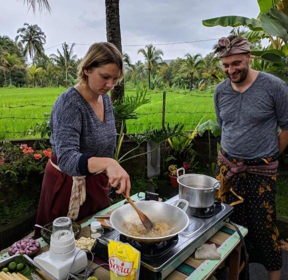 פנסיון Adhitya Dharma Guest House