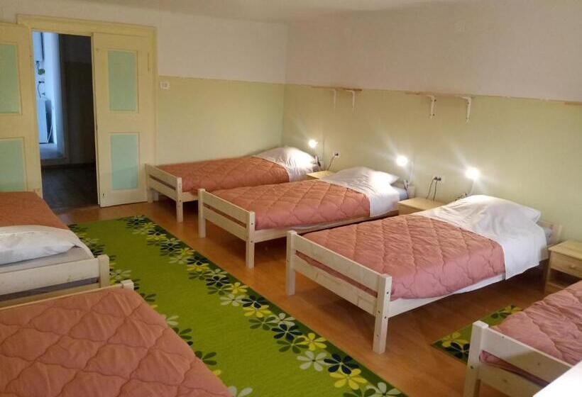 پانسیون Gostilna Tratnik