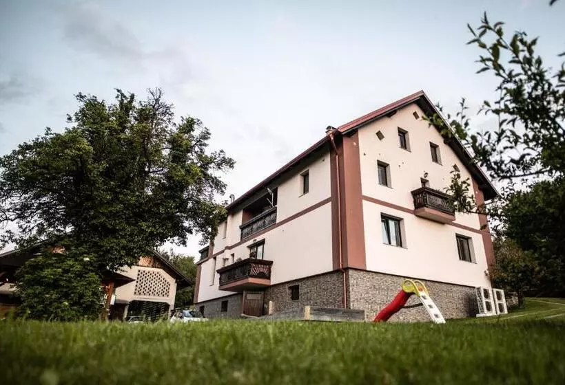 تختخواب و صبحانه Adventure Farm