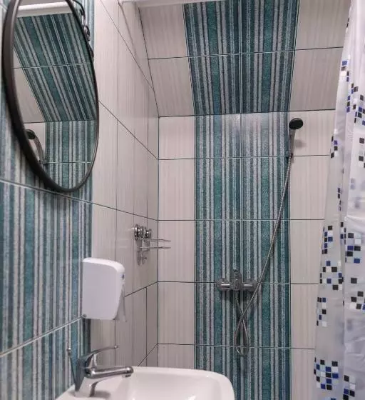 تختخواب و صبحانه Adventure Farm