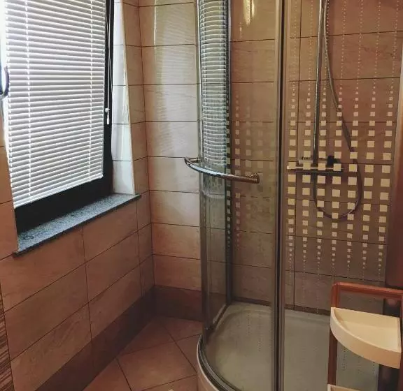 تختخواب و صبحانه Adventure Farm