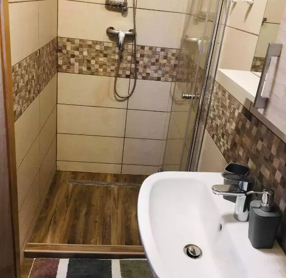 تختخواب و صبحانه Adventure Farm