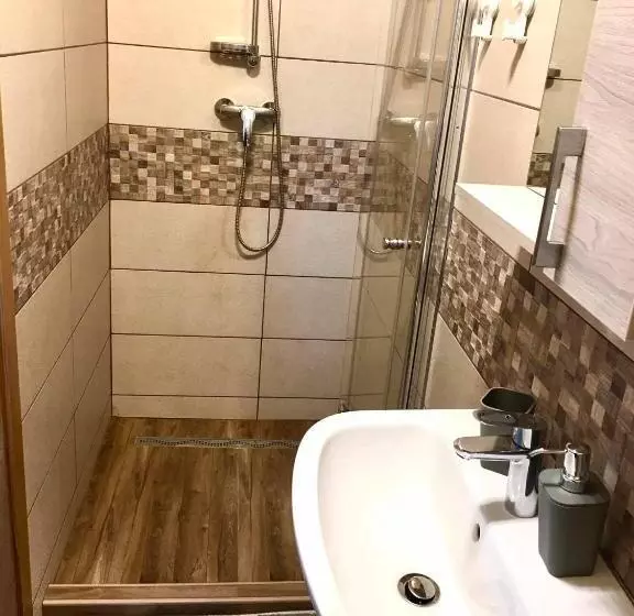 تختخواب و صبحانه Adventure Farm