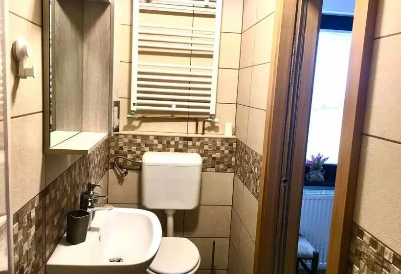 تختخواب و صبحانه Adventure Farm