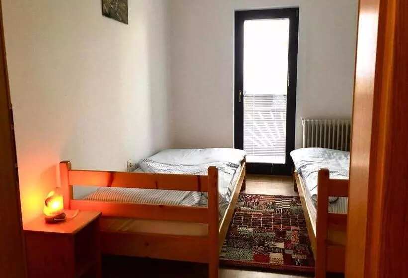 تختخواب و صبحانه Adventure Farm