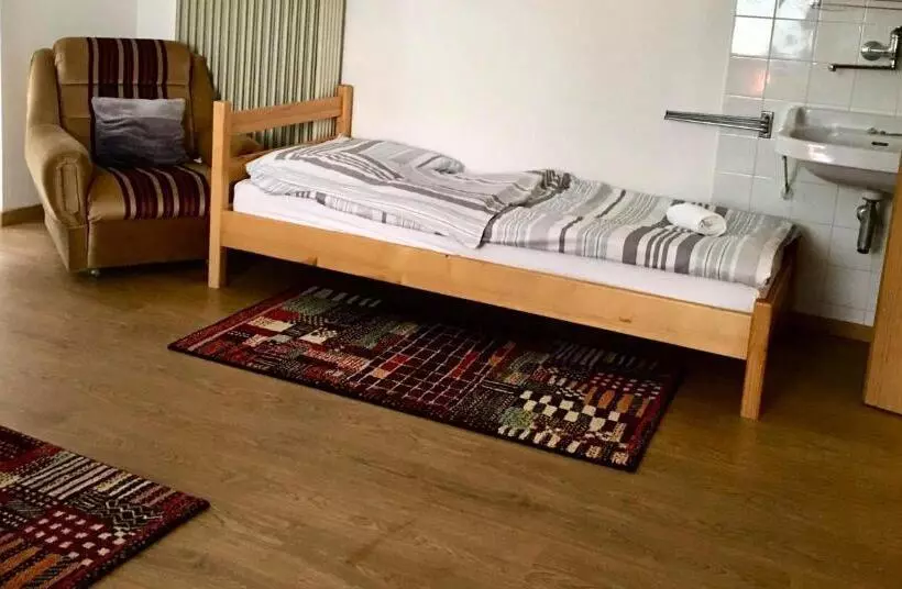 تختخواب و صبحانه Adventure Farm