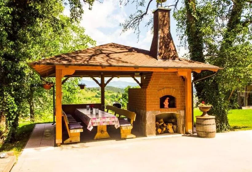 تختخواب و صبحانه Adventure Farm