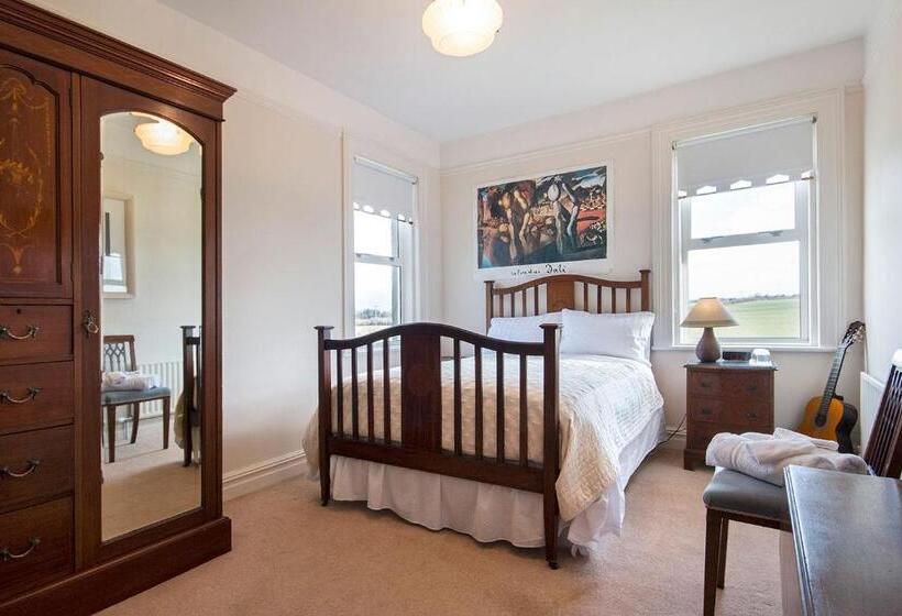 민박 Garrane House