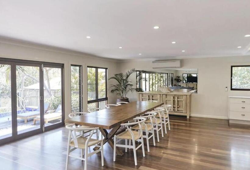 Пансион Away Guesthouse  Away On Shirley Lane