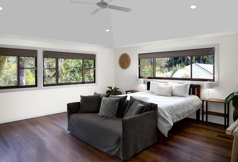 Пансион Away Guesthouse  Away On Shirley Lane