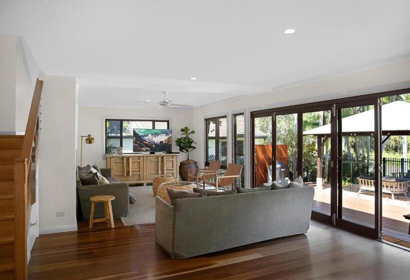 Пансион Away Guesthouse  Away On Shirley Lane