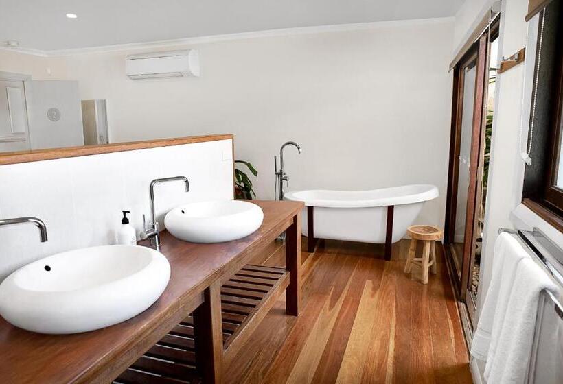 Пансион Away Guesthouse  Away On Shirley Lane