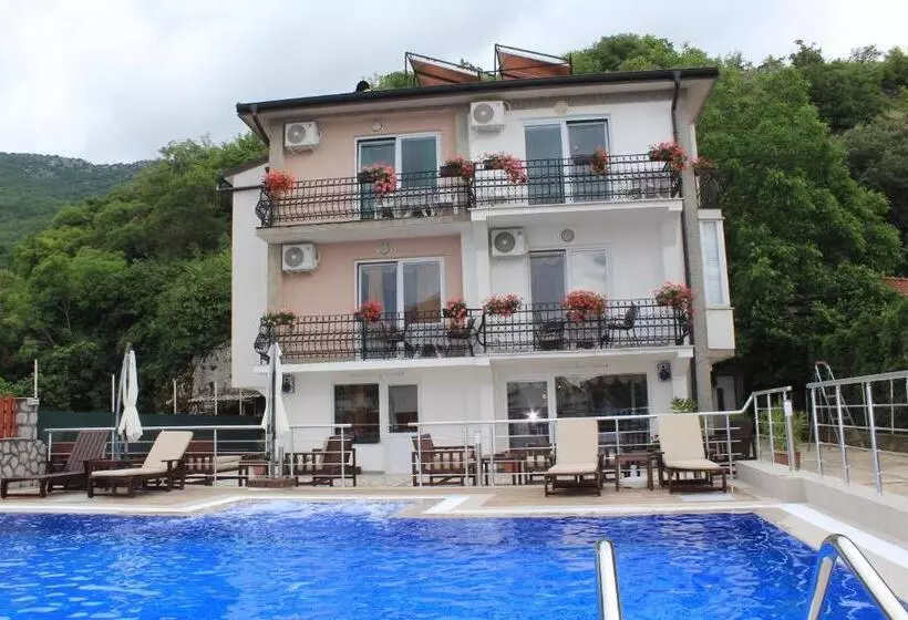 پانسیون Villa Mimi