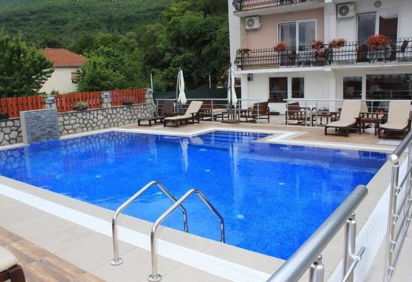 پانسیون Villa Mimi